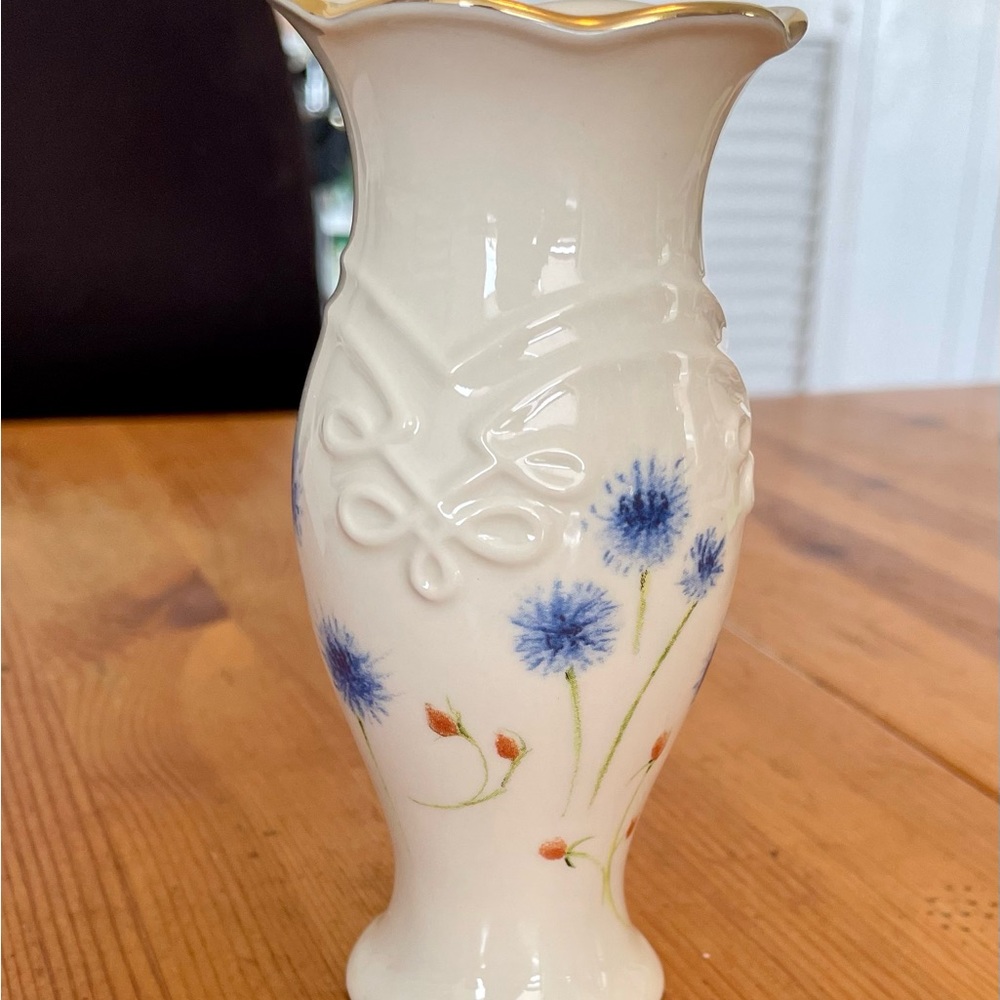 Lenox floral bud vase with fluted edge